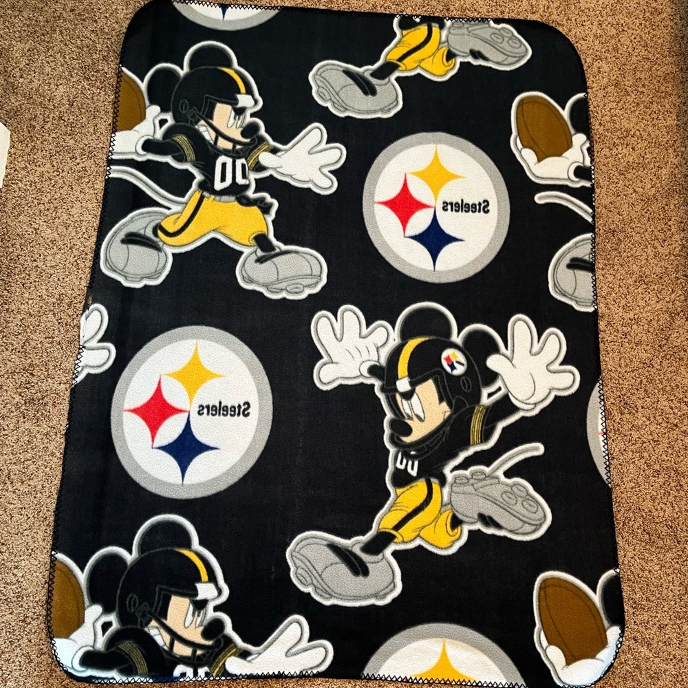 Pittsburgh Steelers Mickey Mouse Disney Football NFL Lightweight Fleece Blanket